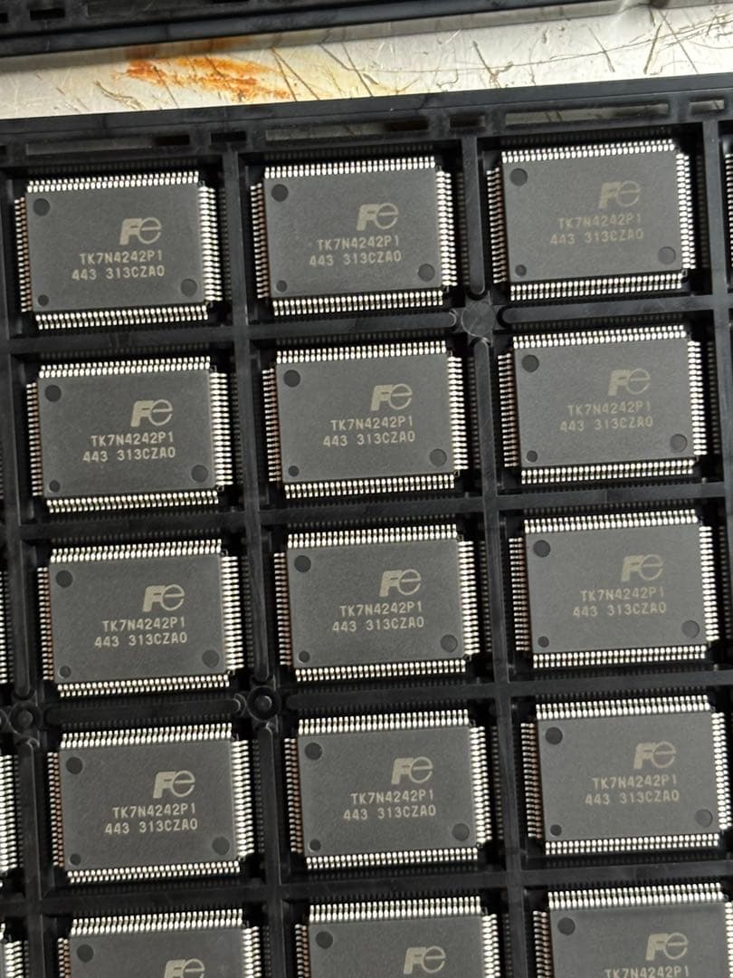 330個。電子部品ICチップ TK7N4242P1。新品同様。未使用。長期保管品