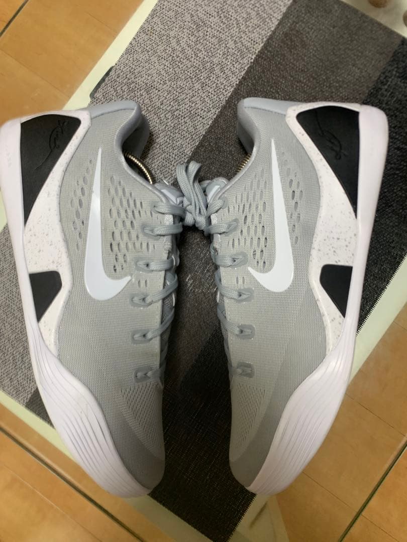 シューズ(男性用) KOBE 9 LOW WOLF GREY