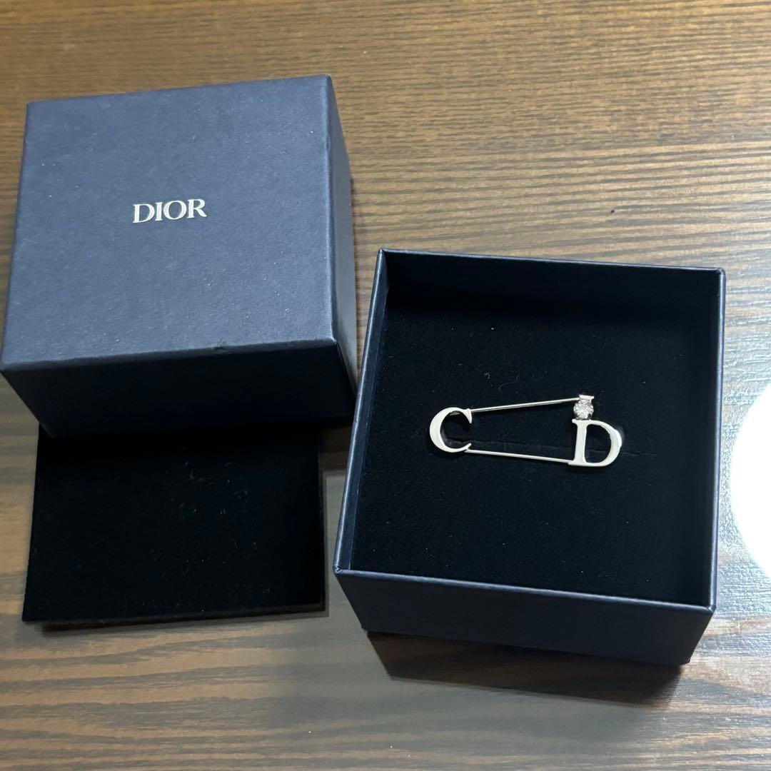 ［未使用級］現行　ディオール CD ICON ブローチ　安全ピン　クリスタル