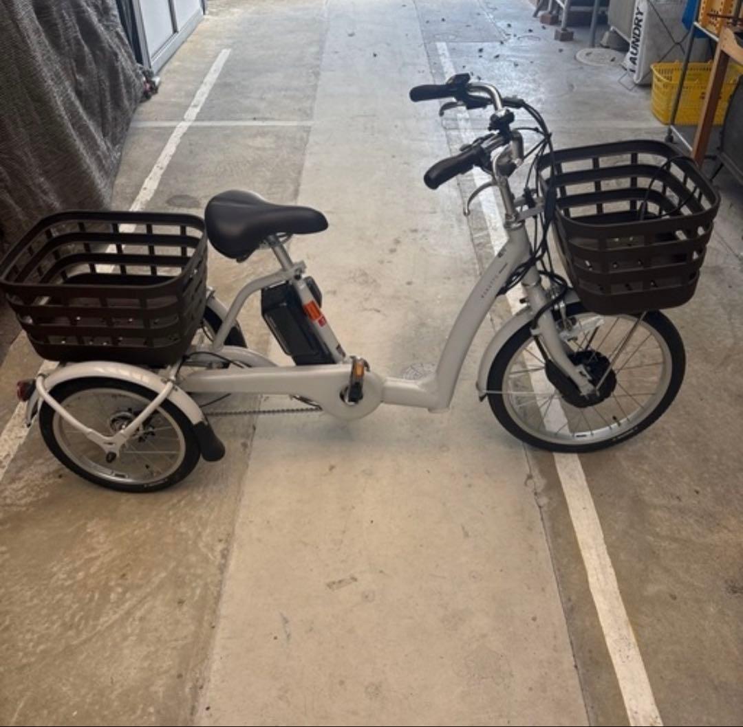 極上　 RIKUTTO 電動アシスト 三輪車 グレー