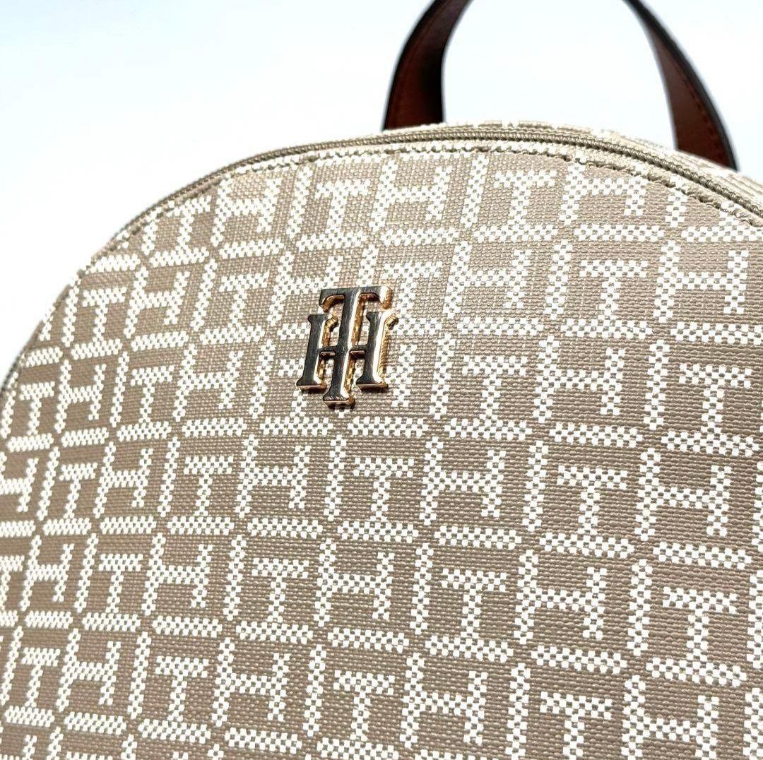 【新品未使用】【可愛いレアデザイン】トミー・ヒルフィガー　リュック　ベージュ