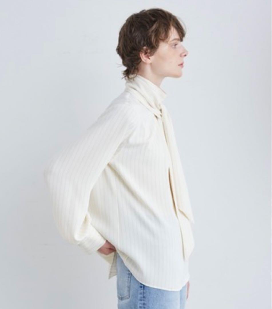 MIESROHE ミースロエ　シルキーボウタイブラウス