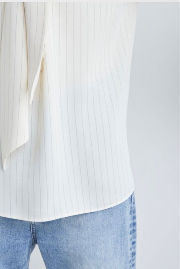 MIESROHE ミースロエ　シルキーボウタイブラウス