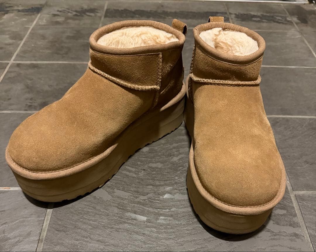 UGG クラシックウルトラミニプラットフォーム 23.0