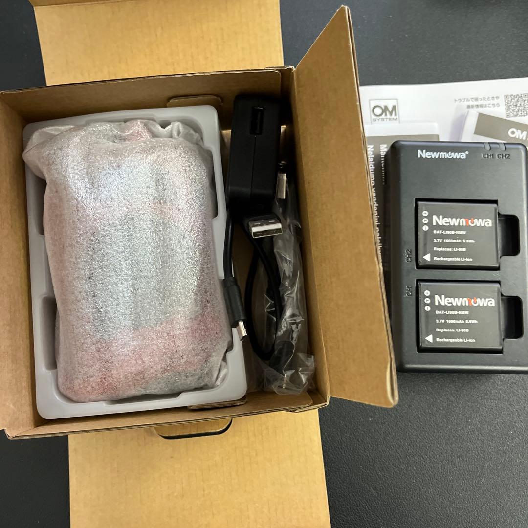 OM SYSTEM TG-7 コンパクトデジタルカメラと予備バッテリー＆充電器