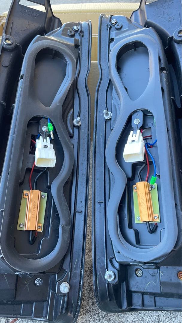 ハイエース200系　テールランプ左右　ジャンク品