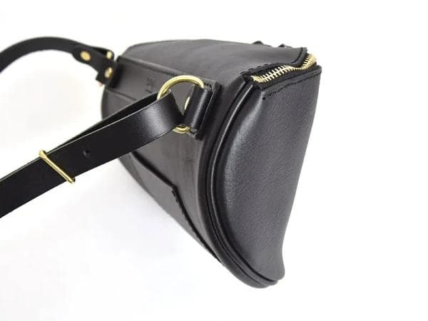 【美品/廃盤品】HERZ unity body bag（OU-2310）