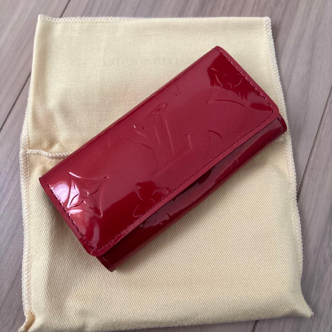 Louis Vuittonモノグラムヴェルニ ミュルティクレ4 4連キーケース