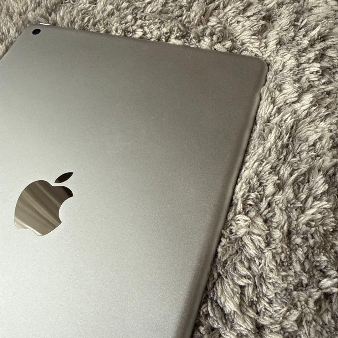 アップル　iPad 第7世代　シルバー