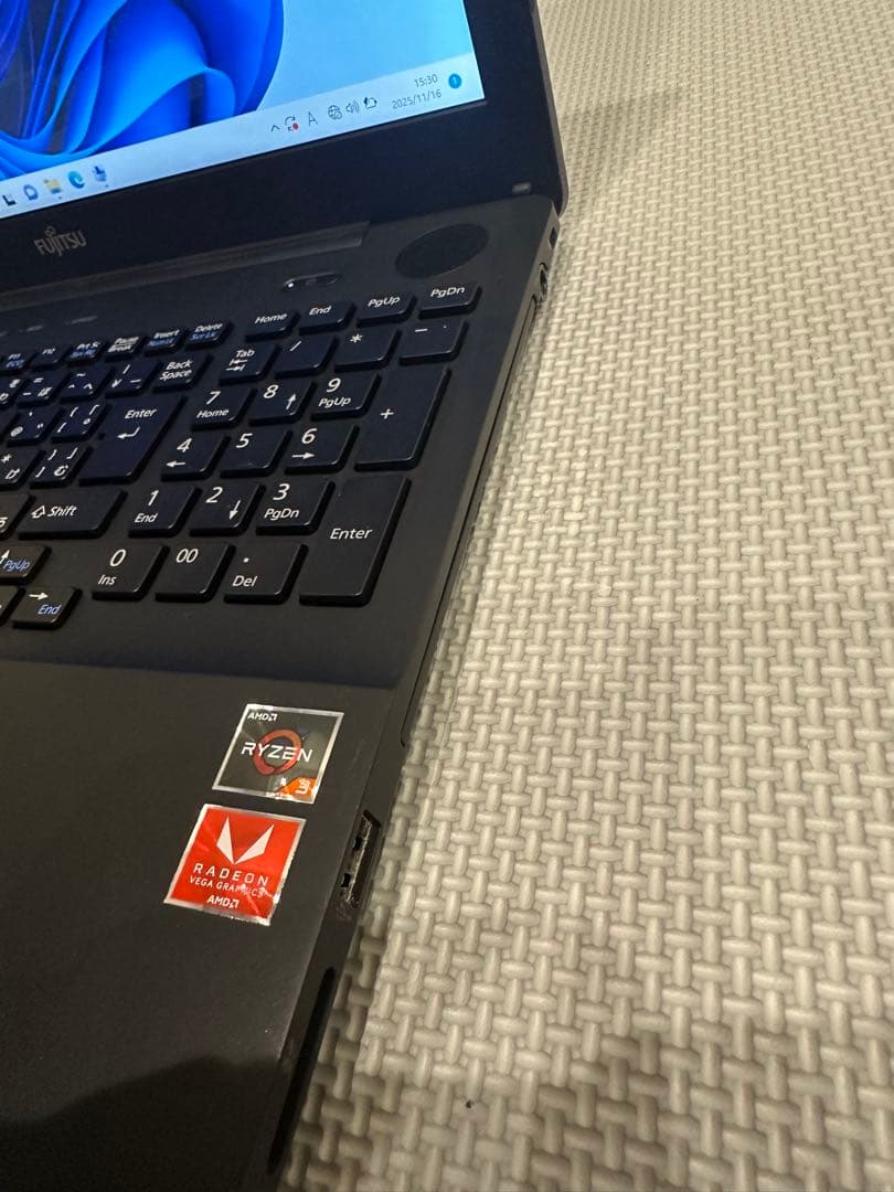 富士通AH43/D1 SSD256GB AMD Ryzen3 8GB Win11