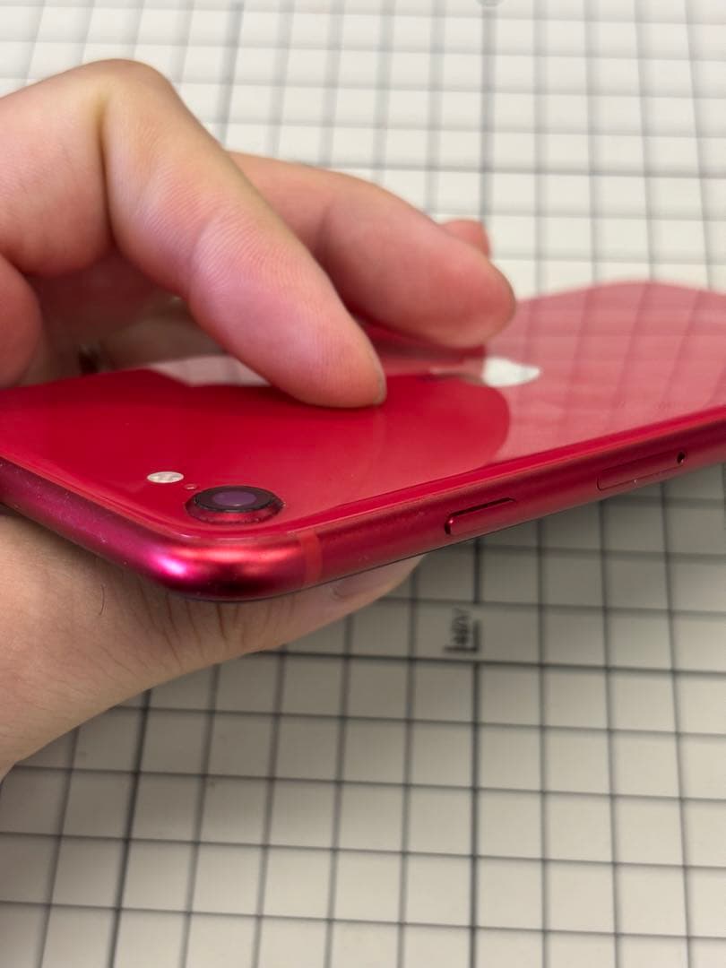 Apple iPhone SE第二世代　RED 本体　SIMフリー
