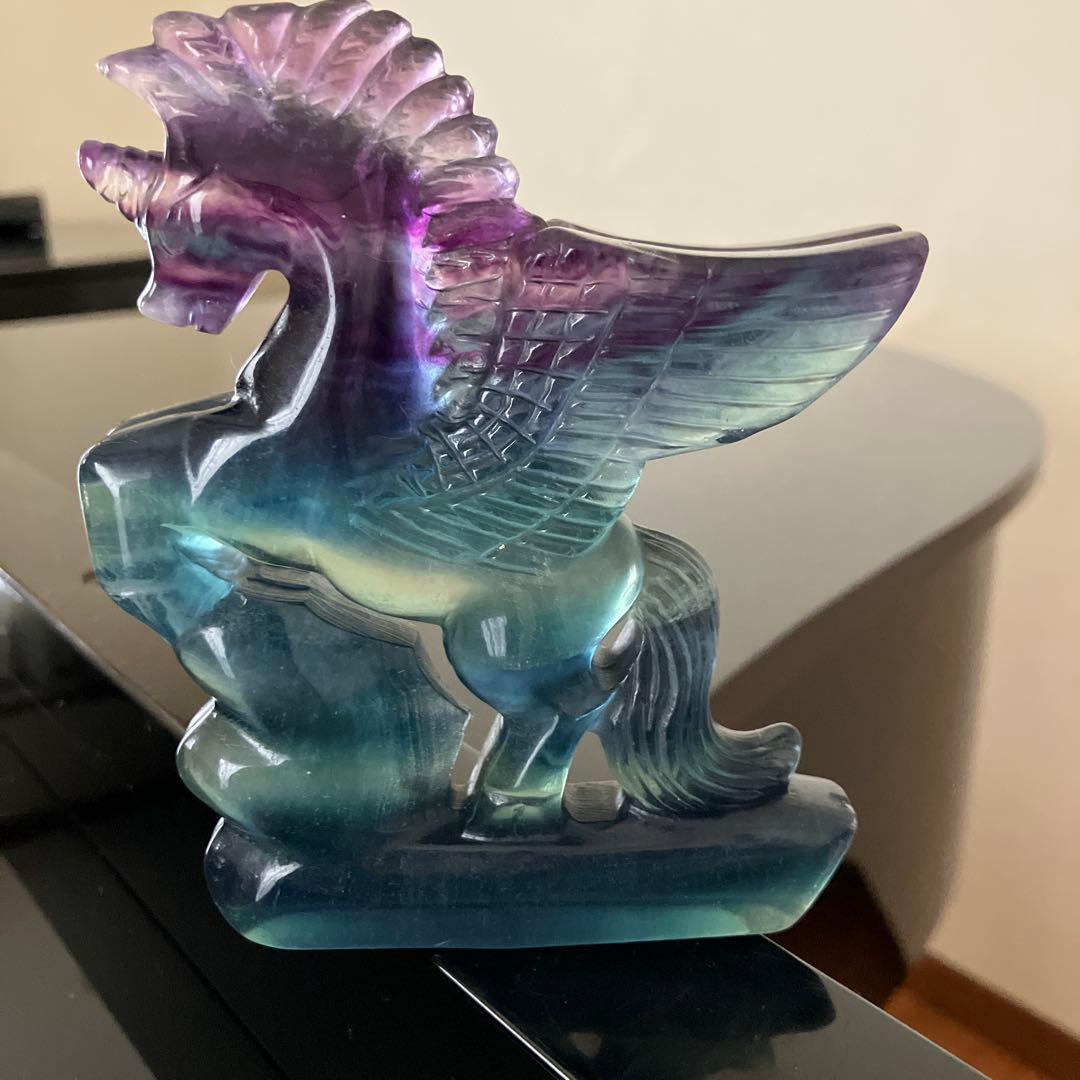 トリプルカラーフローライト　ペガサス　天然石置物