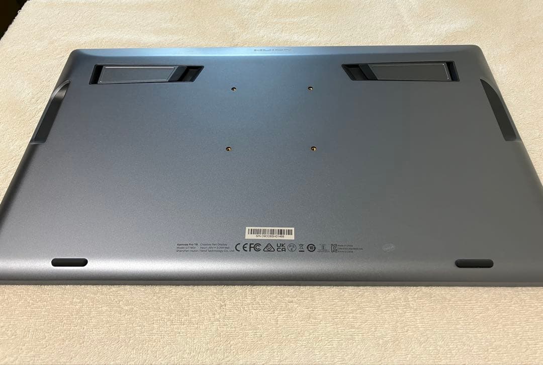 HUION Kamvas Pro 19（グローブ・左手デバイスなし）