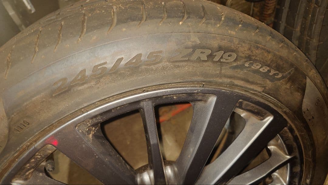 マセラティ　ギブリ　クアトロポルテ　19インチホイール