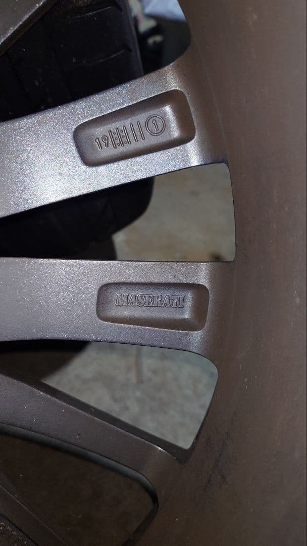 マセラティ　ギブリ　クアトロポルテ　19インチホイール