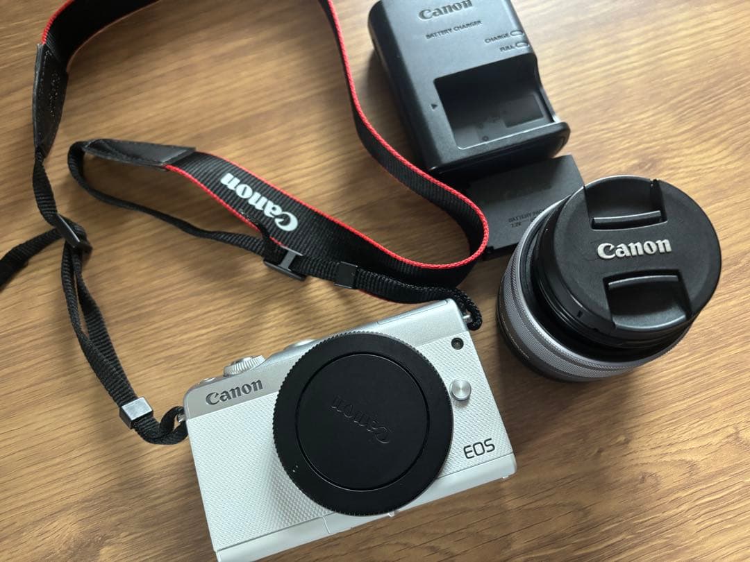 Canon キヤノン EOS M100 ボディ ホワイト 本体レンズバッテリー
