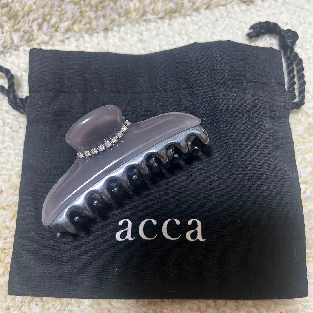 acca グレー　ヘアクリップ
