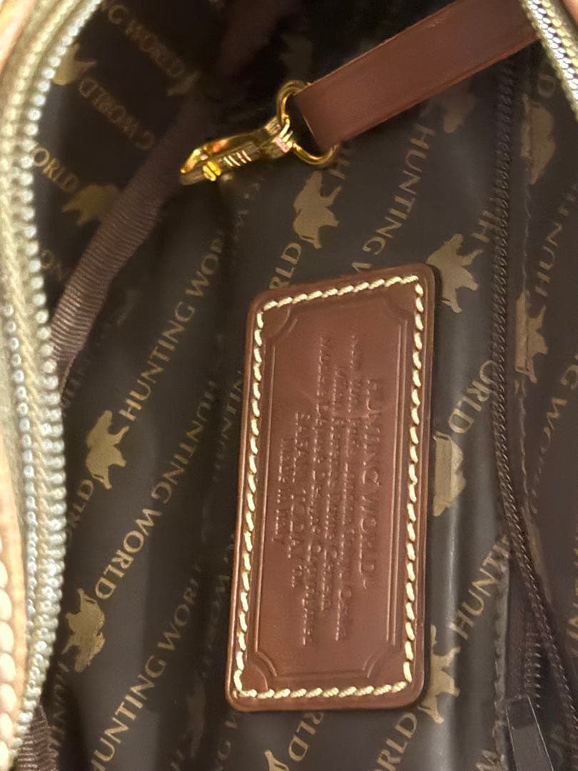 ハンティングワールド　オリーブグリーン ボディバッグ極美品　ユニセックス