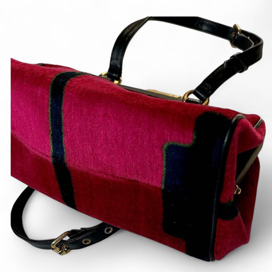 ロベルタディカメリーノ 口金　ベルベット 赤 ハンドバッグ　ロゴ　がま口
