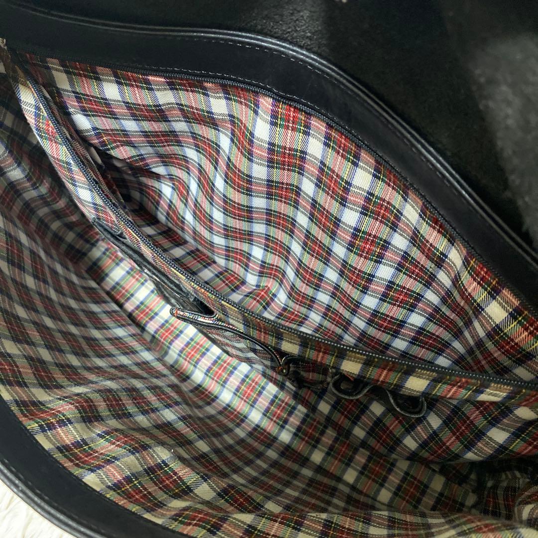 BREE ブラック　本革 メッセンジャーバッグ　肩掛け　斜め掛け　フラップ付き