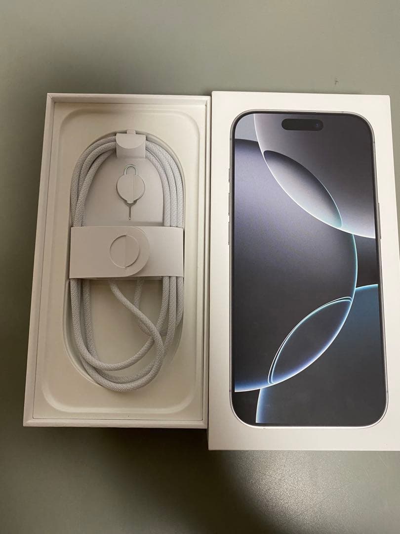 携帯電話本体 Apple iPhone 16 pro battery 97%