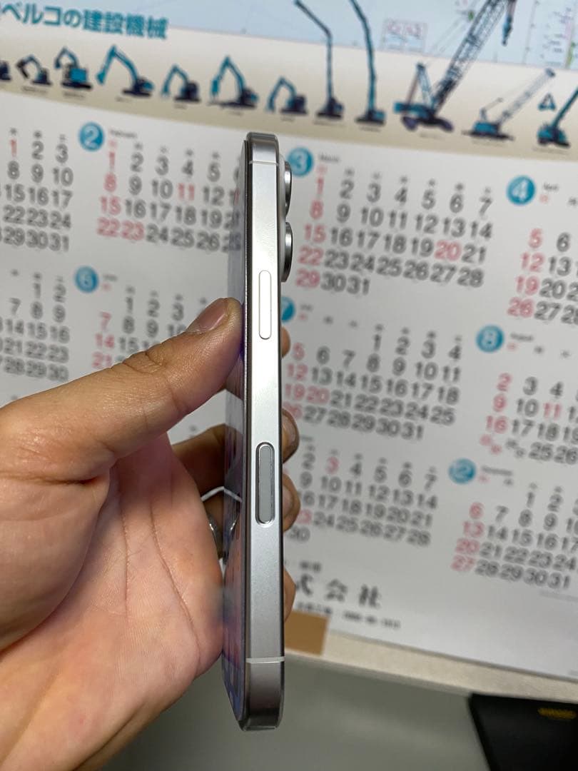 携帯電話本体 Apple iPhone 16 pro battery 97%