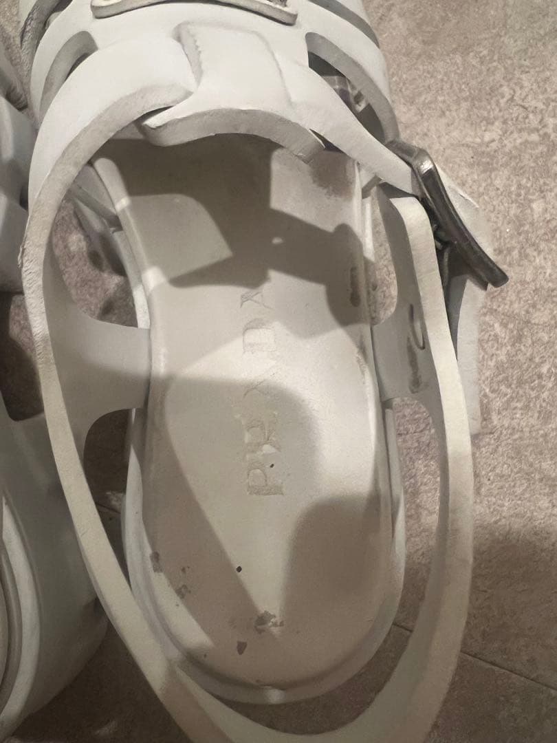 PRADA ホワイト モノリスラバーサンダル