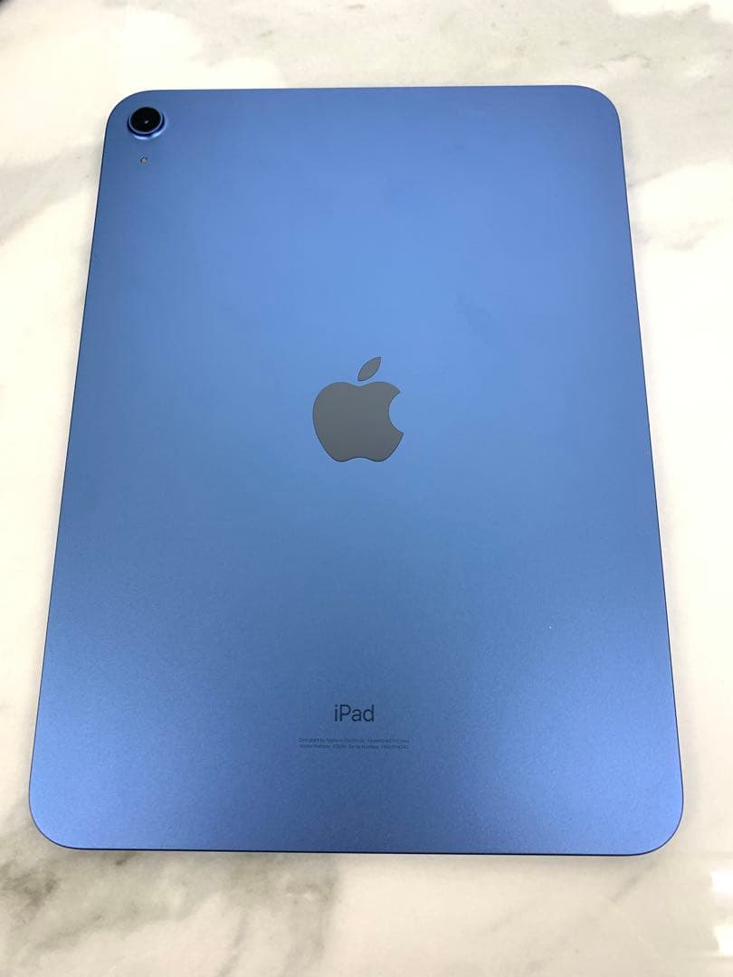 。iPad 第10世代 64GB Wi-Fiモデル ブルー カバー付き