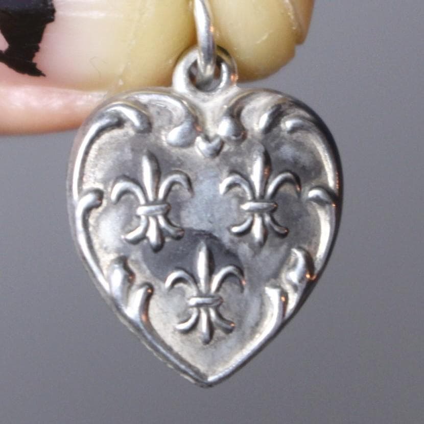 30s　スウィートハートジュエリー　パフィハート　シルバー　百合の紋章　ユリ