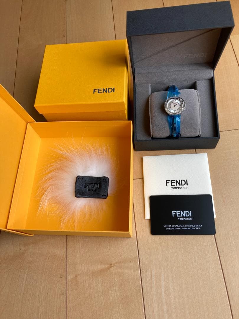 【新品・未使用】FENDI フェンディ レディース シルバー 腕時計