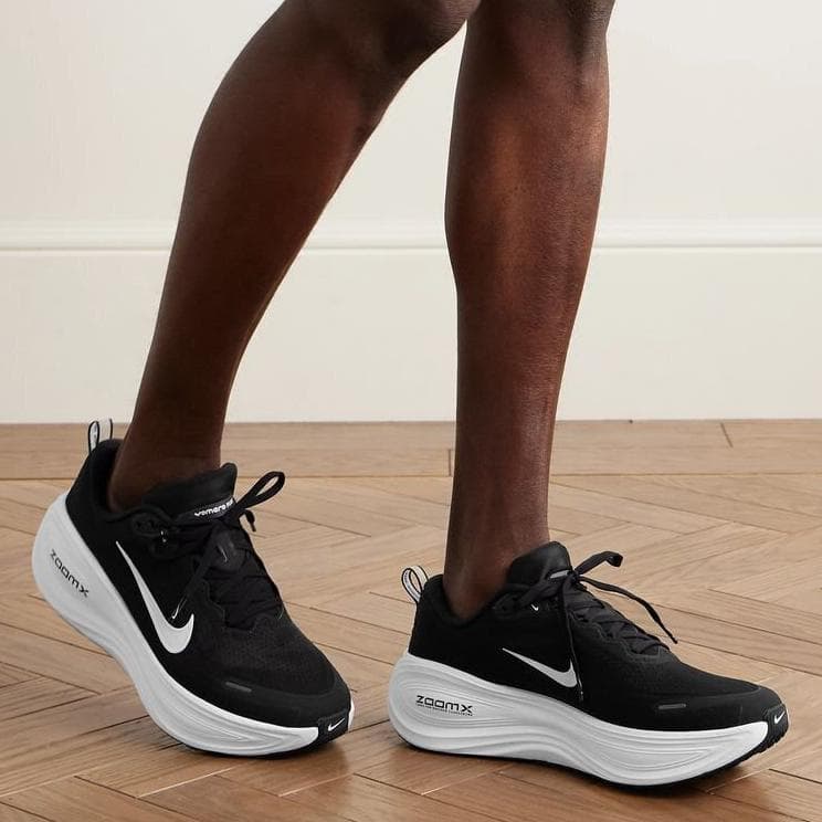 靴 NIKE Vomero Plus HV8150-002 26.0cm BK/WH