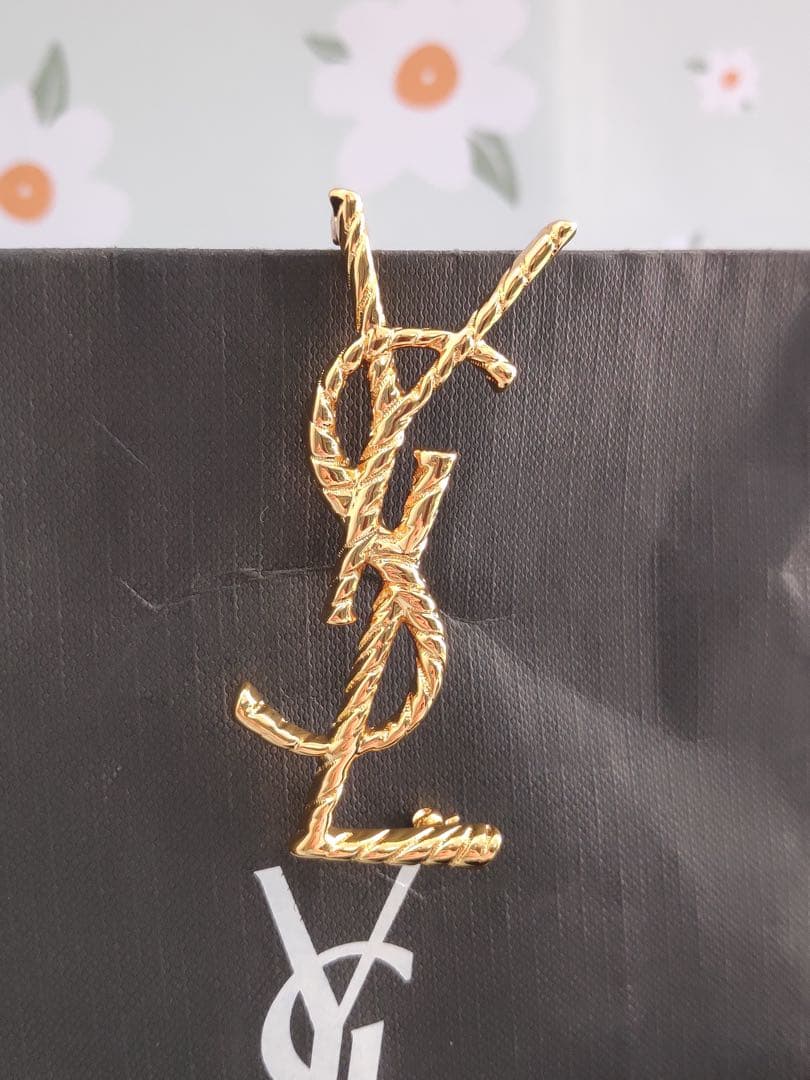 サンローラン　カサンドラロゴ オピウム ブローチ　ゴールド　超美品