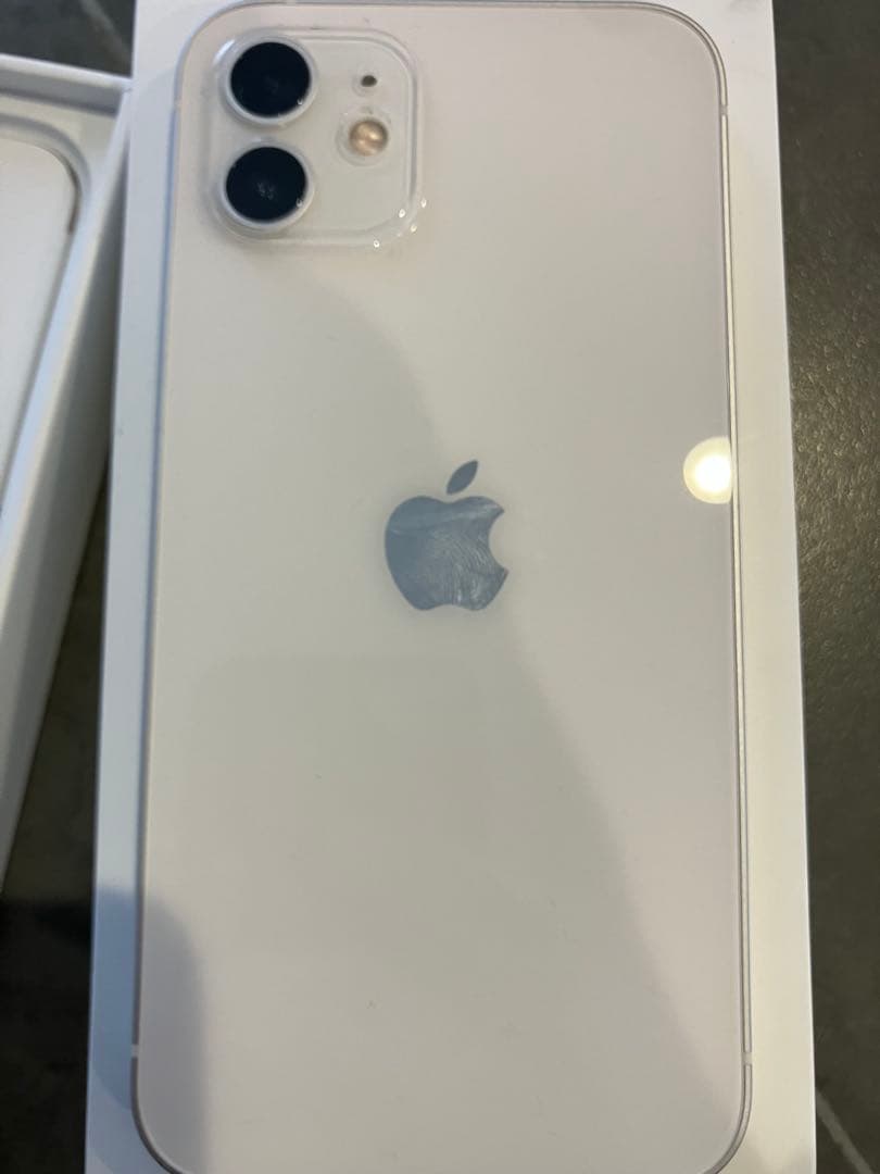 【美品】iPhone 12 128GBホワイト 本体 充電ケーブル付き