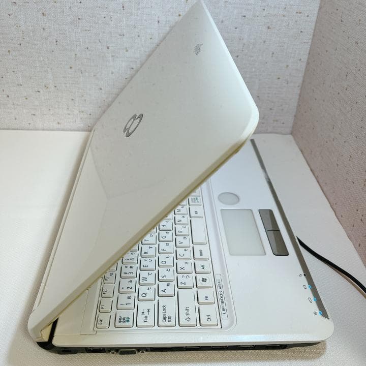 ✨かわいいホワイト✨人気の富士通ノートパソコン｜爆速SSD512GB｜カメラ付き
