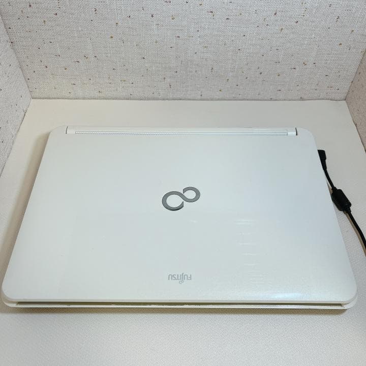 ✨かわいいホワイト✨人気の富士通ノートパソコン｜爆速SSD512GB｜カメラ付き