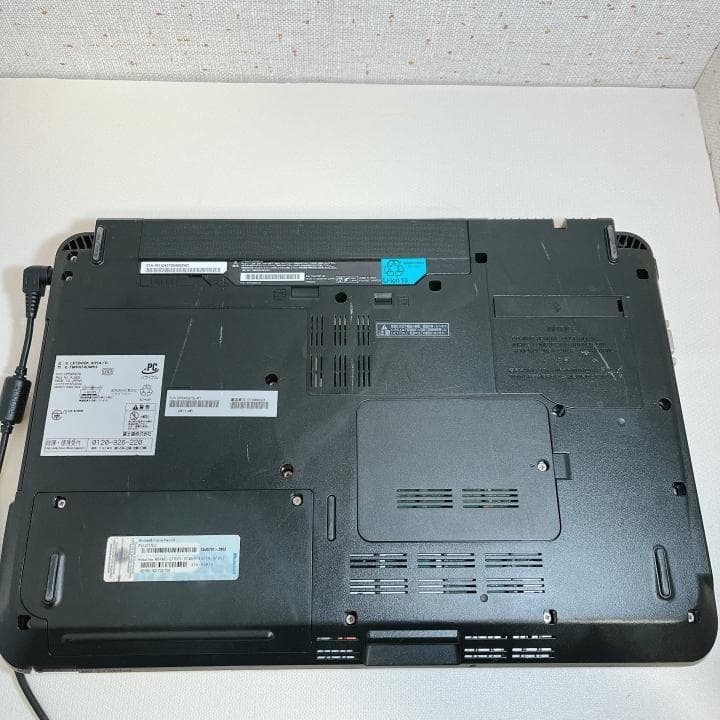 ✨かわいいホワイト✨人気の富士通ノートパソコン｜爆速SSD512GB｜カメラ付き