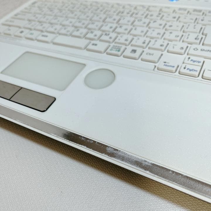 ✨かわいいホワイト✨人気の富士通ノートパソコン｜爆速SSD512GB｜カメラ付き