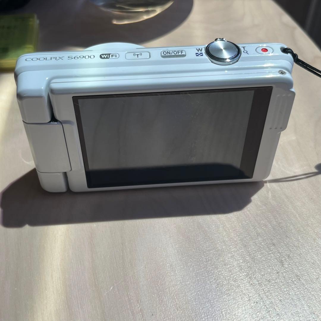 【美品】　Nikon coolpix S6900 ホワイト　自撮り　画面タッチ