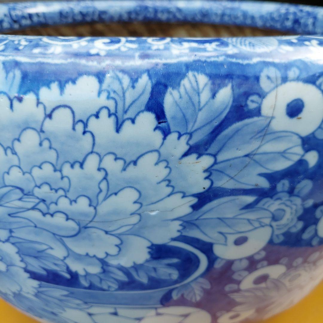 青と白の花柄陶器火鉢