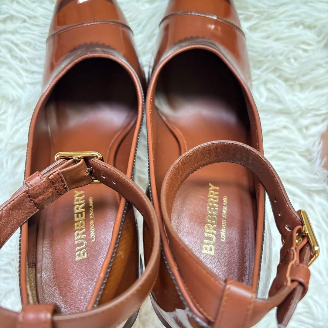 ✨美品　バーバリー　パンプス　ポインテッドトゥ　パテントレザー　エナメル　24