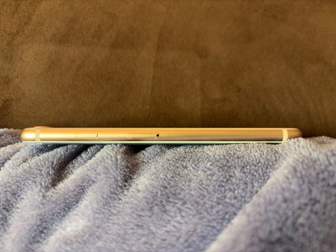 m*ン様 iPhone8 64GB ゴールド　SIMフリー