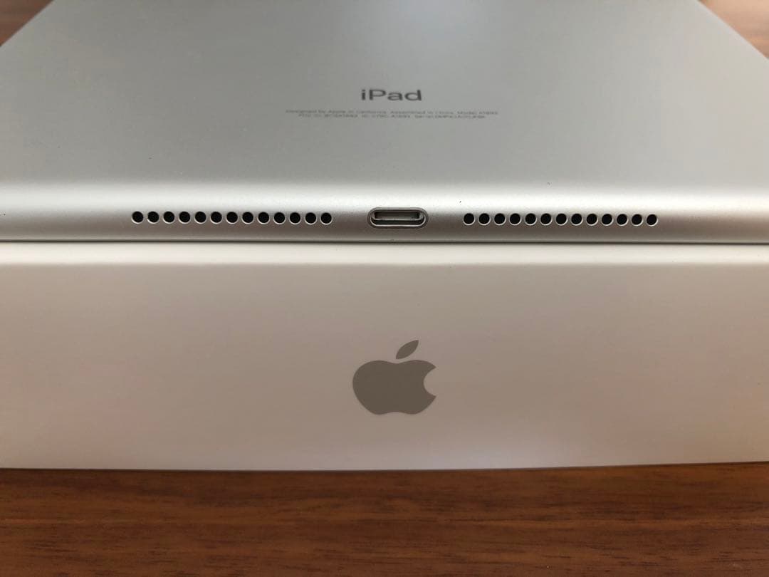 【美品】iPad 第6世代 シルバー 32GB 9.7インチ