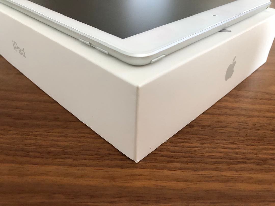 【美品】iPad 第6世代 シルバー 32GB 9.7インチ