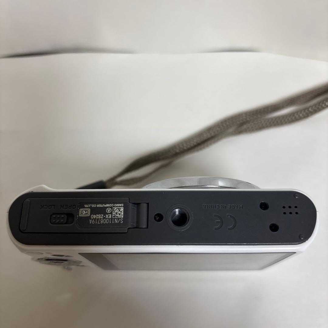 CASIO カシオ　EXILIM EX-ZS240 デジタルカメラ