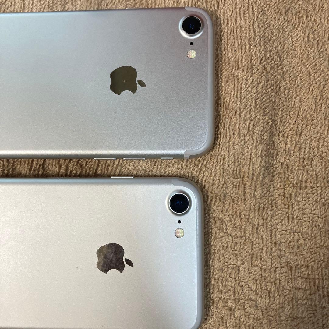 にんにん　iPhone7 32GBシルバー