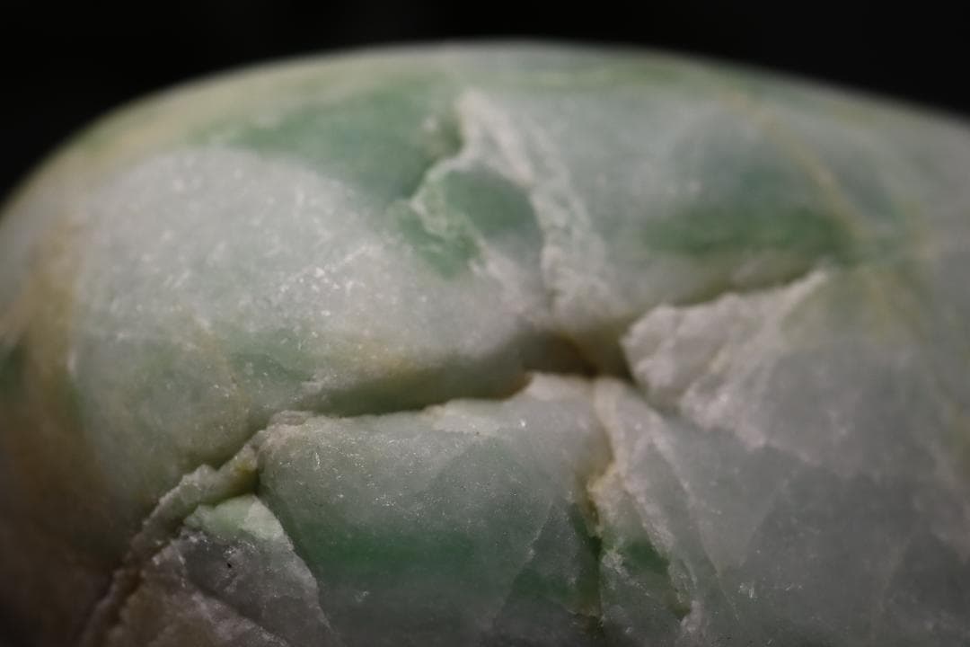 糸魚川翡翠原石【海岸】394g