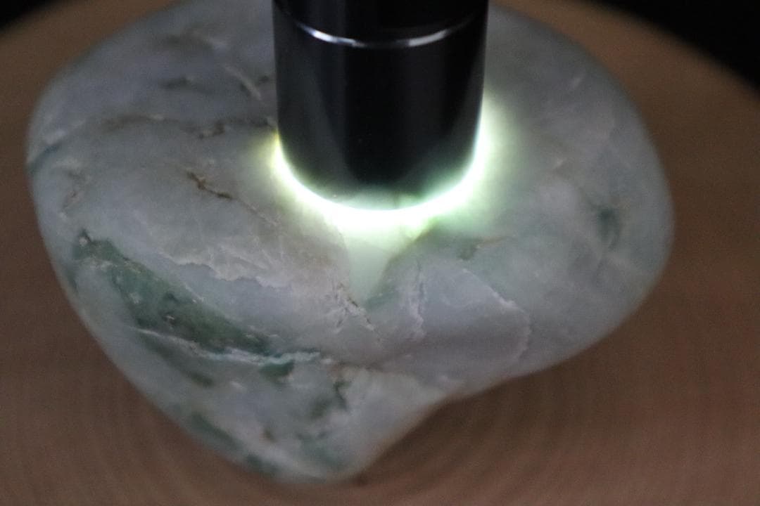 糸魚川翡翠原石【海岸】394g