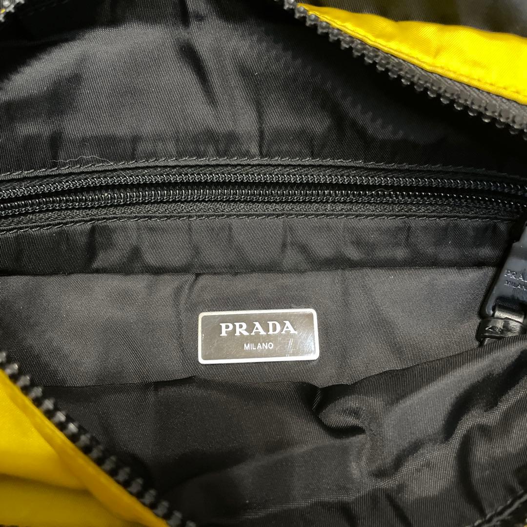 PRADA イエロー メッセンジャーバッグ