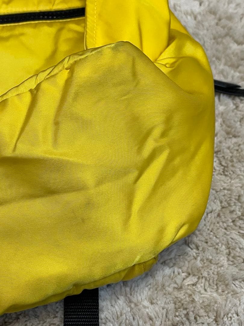 PRADA イエロー メッセンジャーバッグ