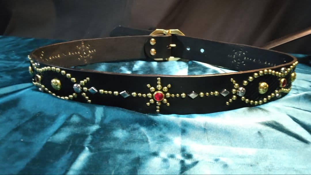 栃木レザー　ピーナッツインレイスタッズベルト　ブラック